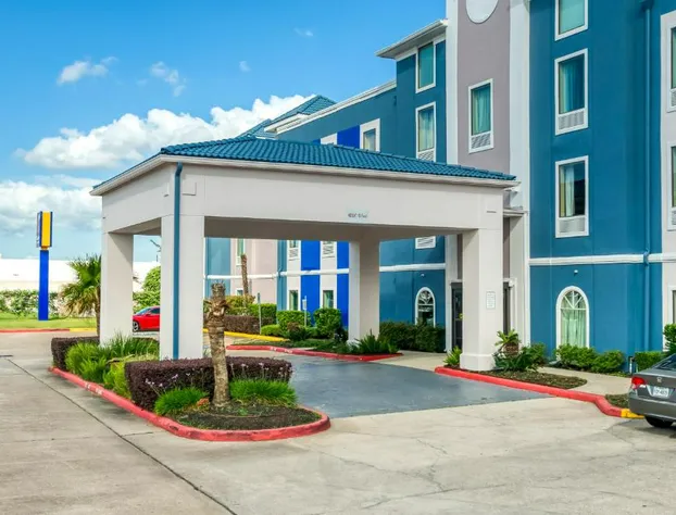 Comfort Inn & Suites Houston FM1960 - Champions hotel detail image 1