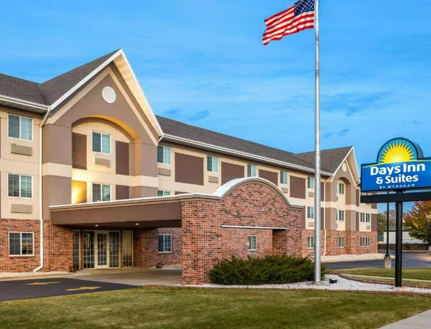 Days Inn & Suites by Wyndham Green Bay WI. hotel detail image 1