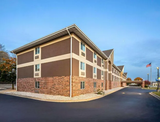 Days Inn & Suites by Wyndham Green Bay WI. hotel detail image 3