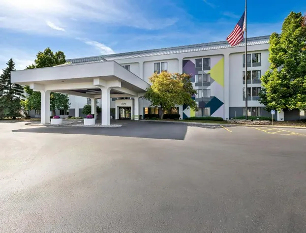 Spark by Hilton Green Bay hotel detail image 1