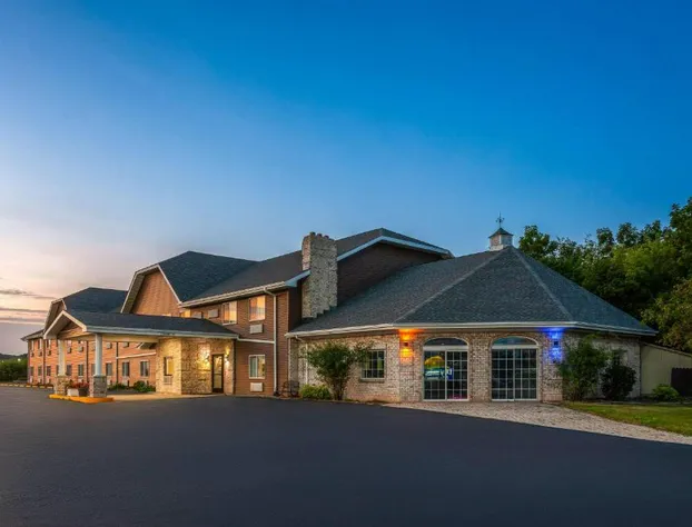 Days Inn & Suites by Wyndham Kaukauna WI hotel detail image 1