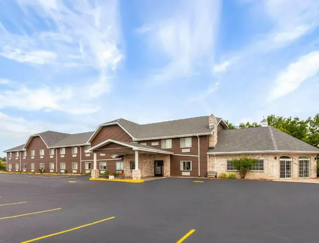 Days Inn & Suites by Wyndham Kaukauna WI hotel detail image 2