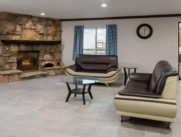 Days Inn & Suites by Wyndham Kaukauna WI hotel detail image 4