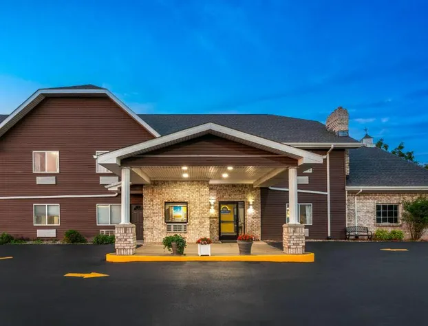 Days Inn & Suites by Wyndham Kaukauna WI hotel detail image 1