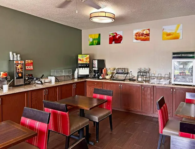 Quality Inn & Suites Green Bay - Ashwaubenon hotel detail image 2