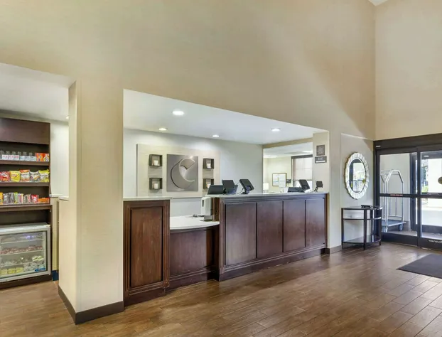 Comfort Suites Hanes Mall hotel detail image 3