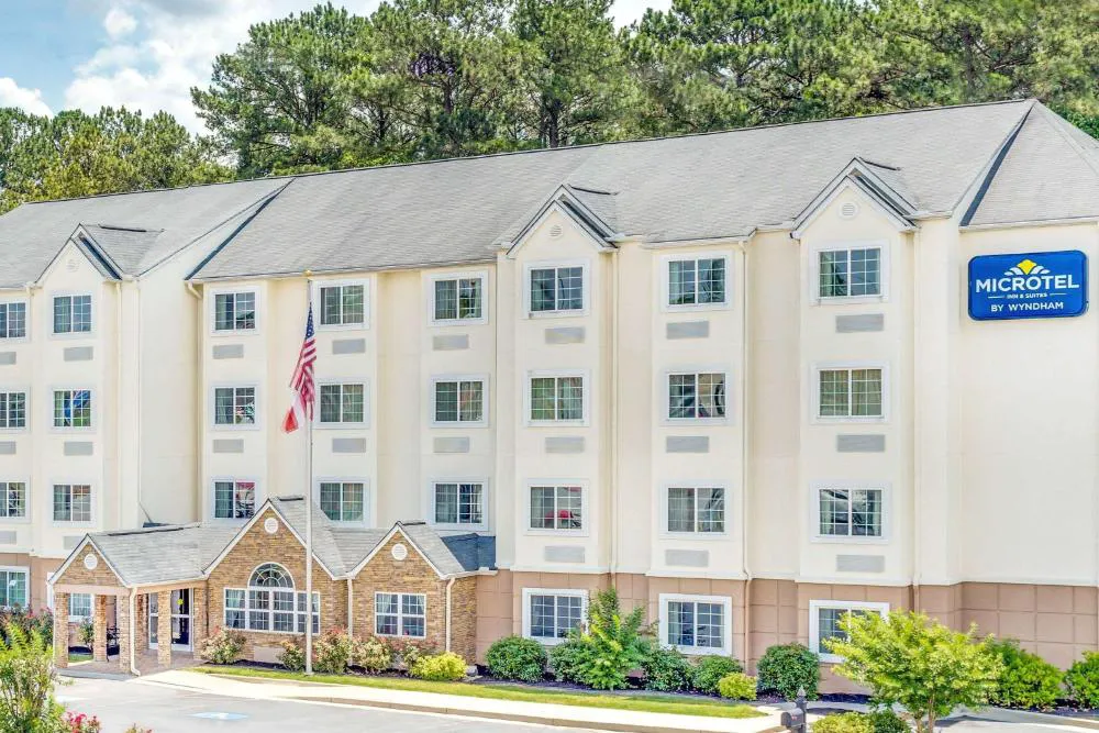 Microtel Inn & Suites by Wyndham Bremen hotel hero