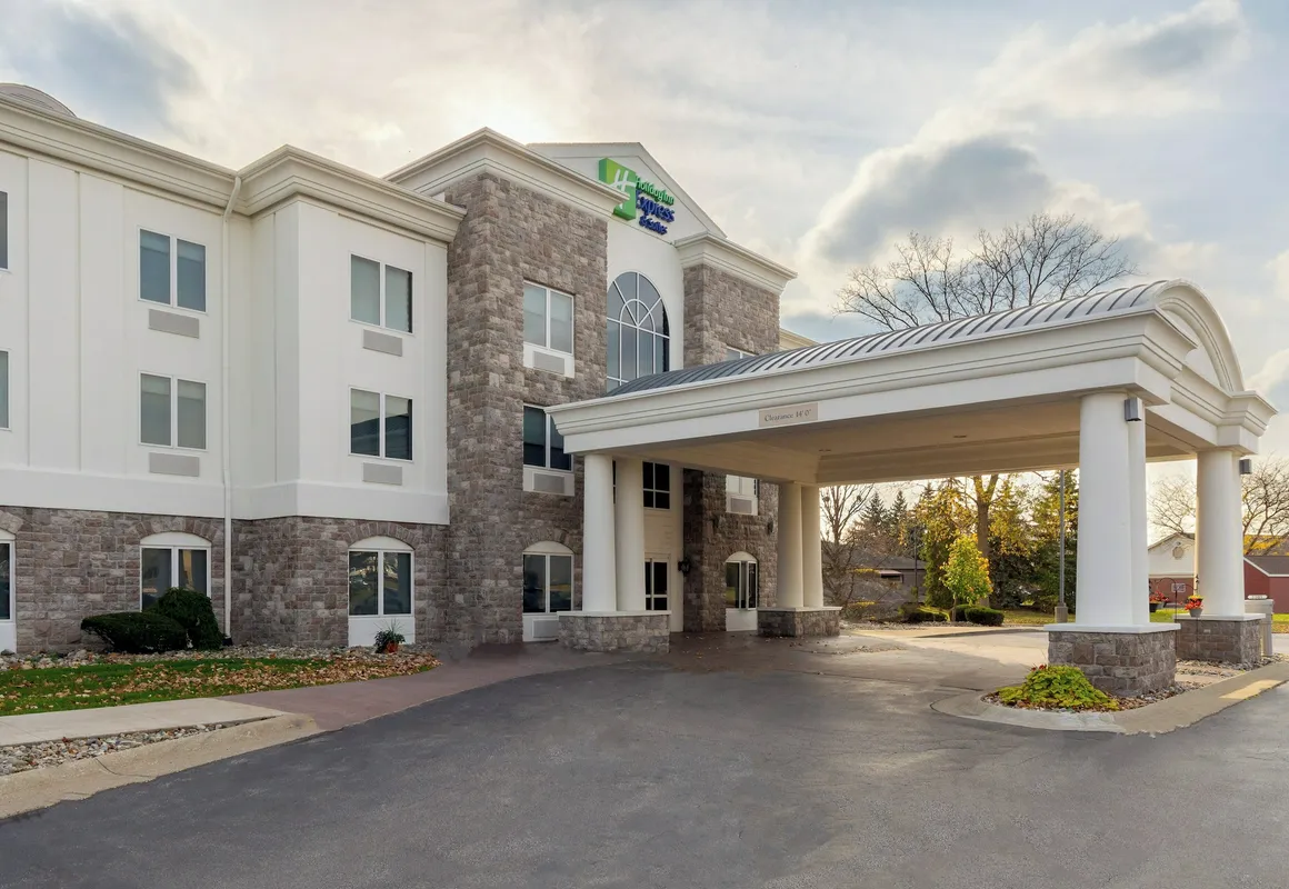 Holiday Inn Express Hotel & Suites Saginaw by IHG hotel hero