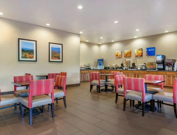 Comfort Inn & Suites Blue Ridge hotel detail image 3