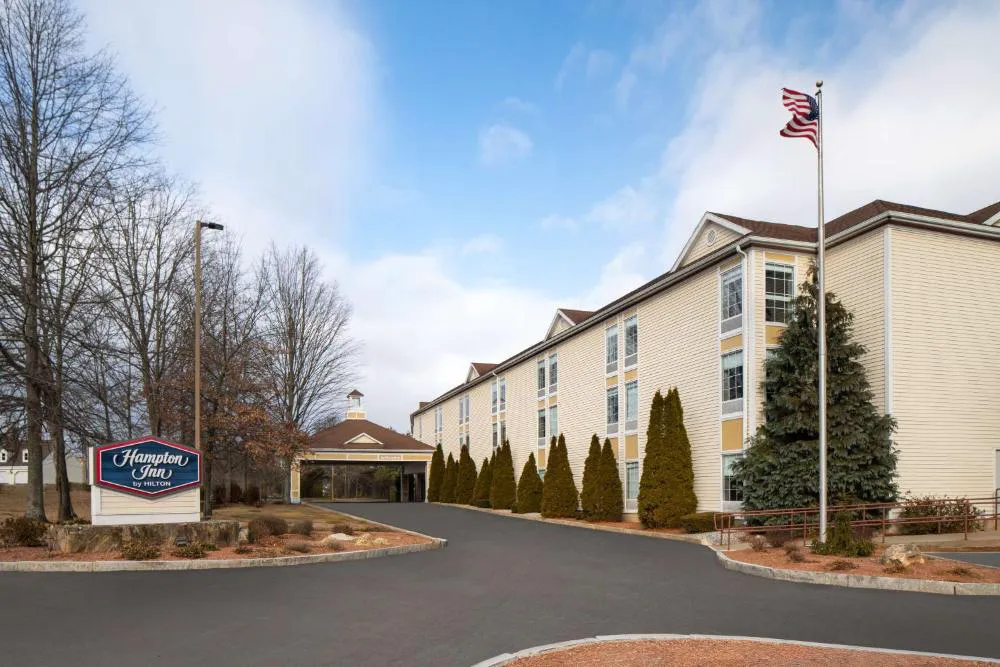 Hampton Inn Sturbridge hotel hero