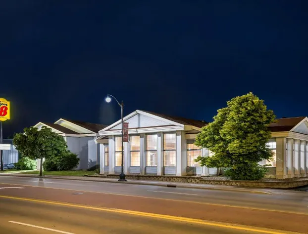 Super 8 by Wyndham La Crosse hotel detail image 3