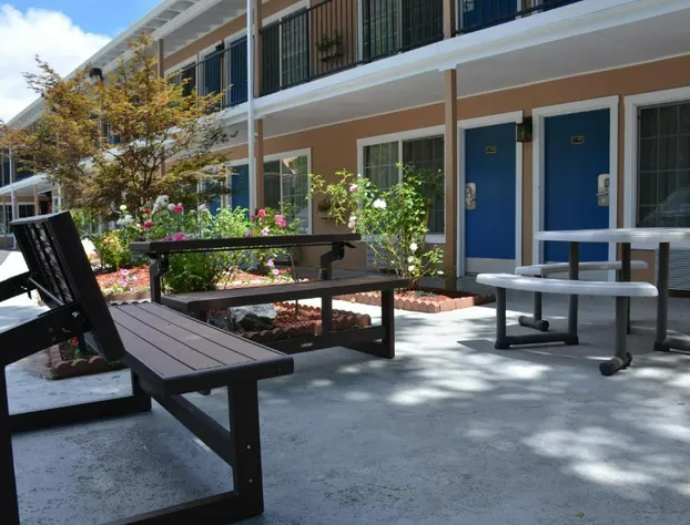 The Angler Lodge hotel detail image 2