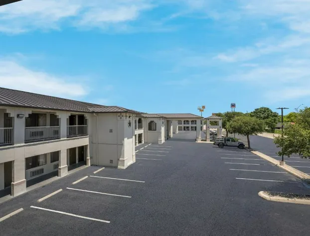 Quality Inn & Suites Junction hotel detail image 1