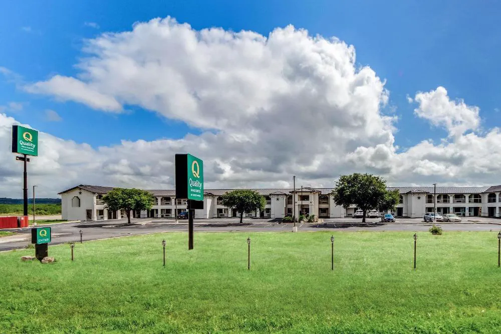 Quality Inn & Suites Junction hotel hero