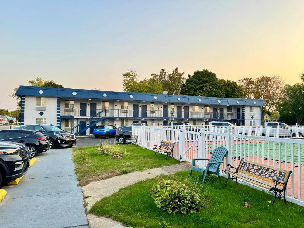 Rodeway Inn hotel hero