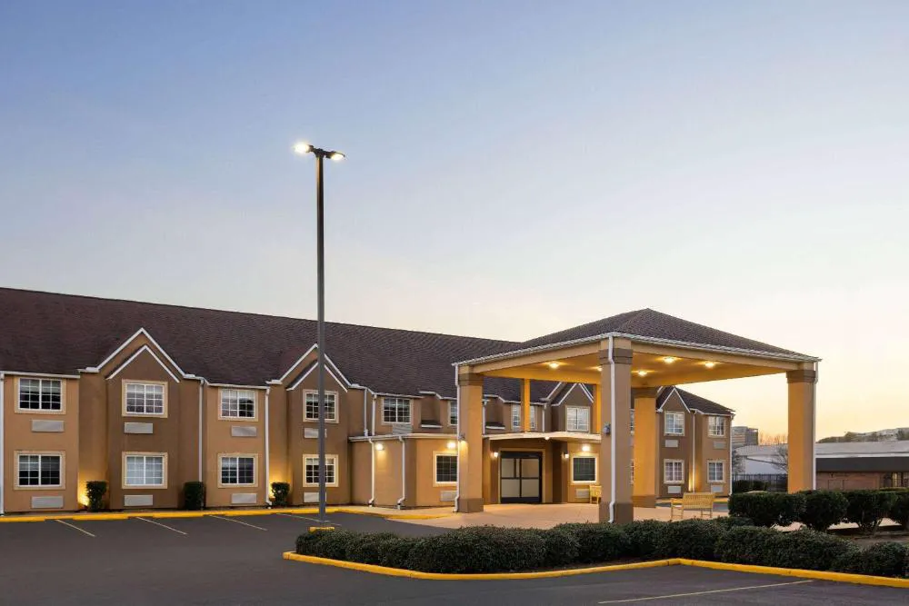 Days Inn By Wyndham Jackson Downtown hotel hero