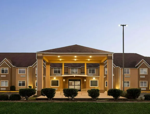 Days Inn By Wyndham Jackson Downtown hotel detail image 1