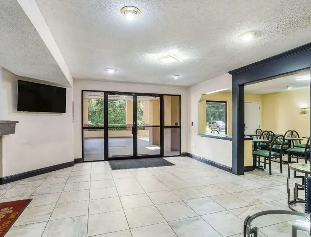 Econo Lodge Clinton - Jackson West hotel detail image 4