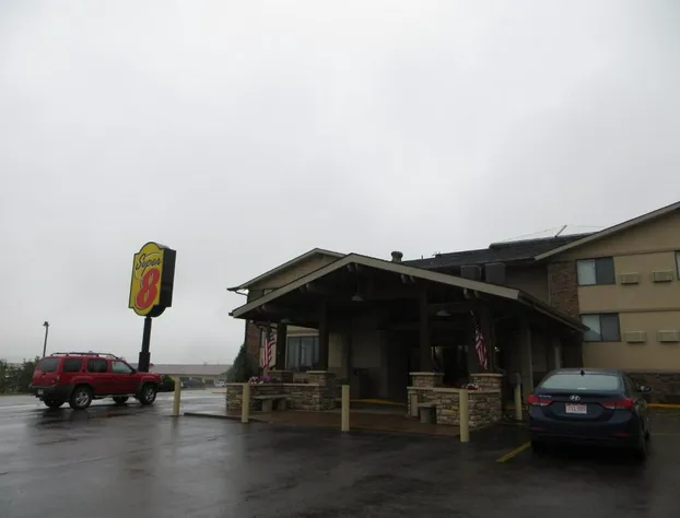 Super 8 by Wyndham Spearfish hotel detail image 1