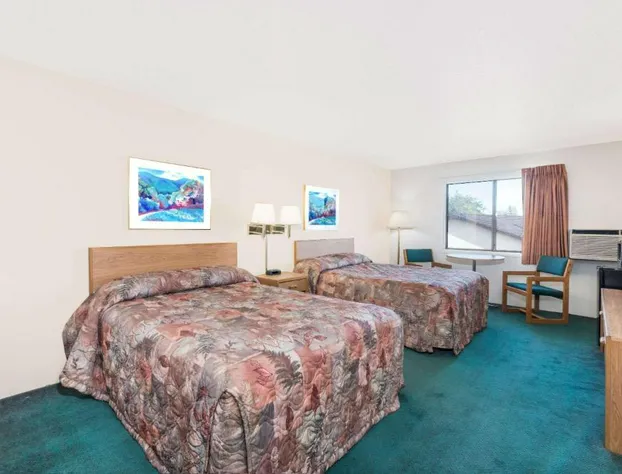 Super 8 by Wyndham Belle Fourche SD hotel detail image 4