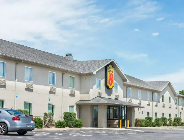 Super 8 by Wyndham Hagerstown/Halfway Area hotel detail image 1