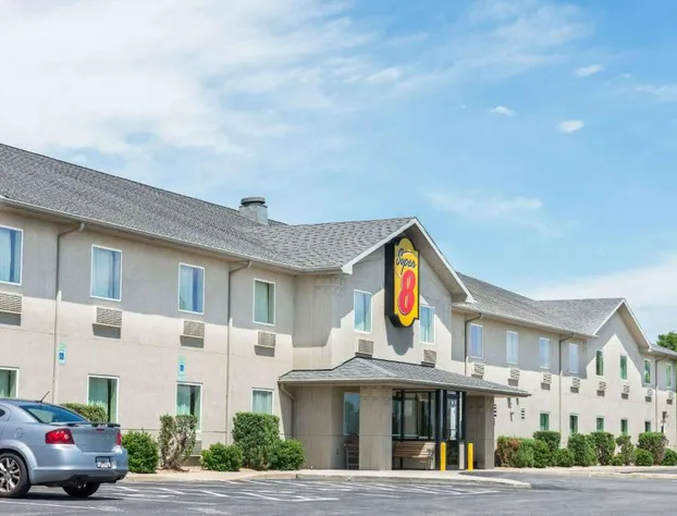 Super 8 by Wyndham Hagerstown/Halfway Area hotel detail image 1