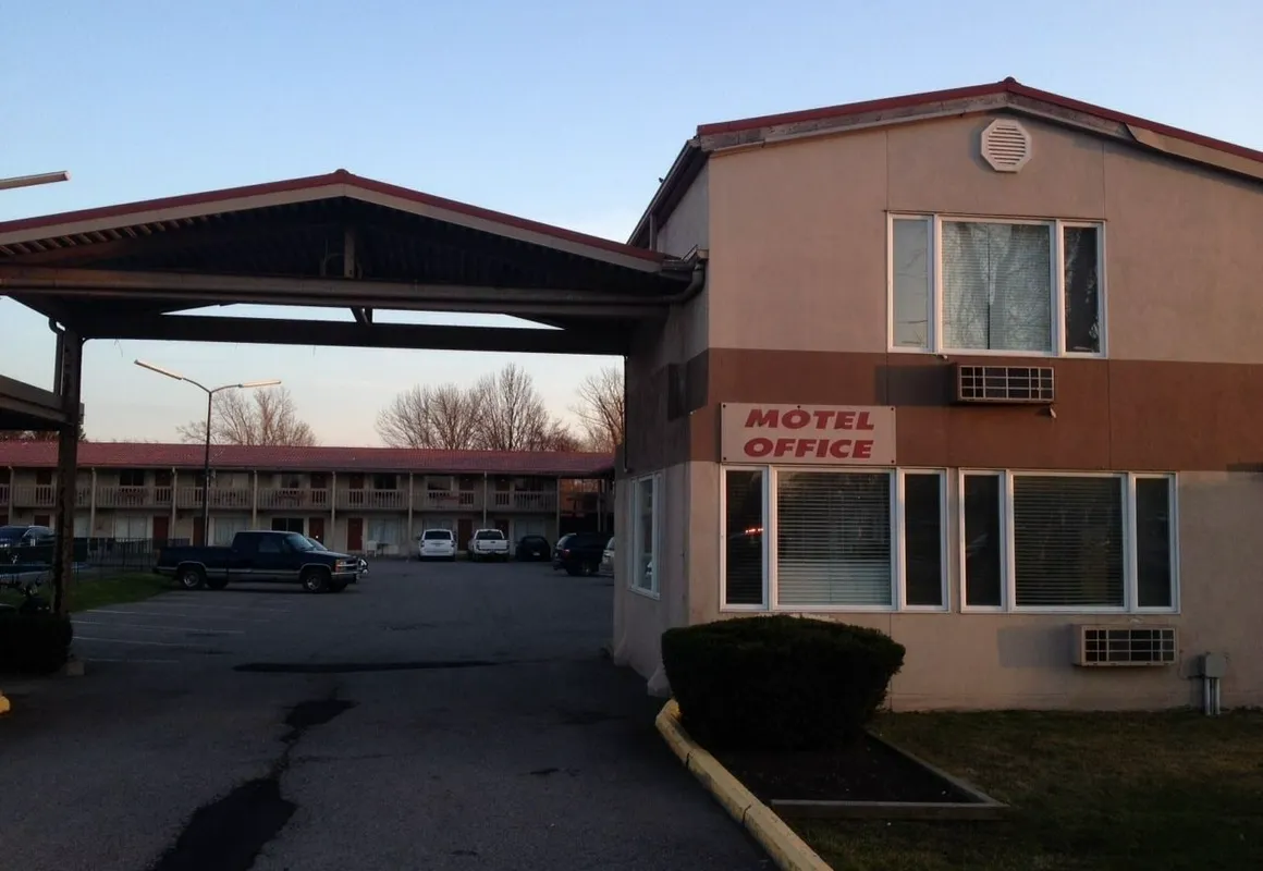 Candlelight Inn hotel hero