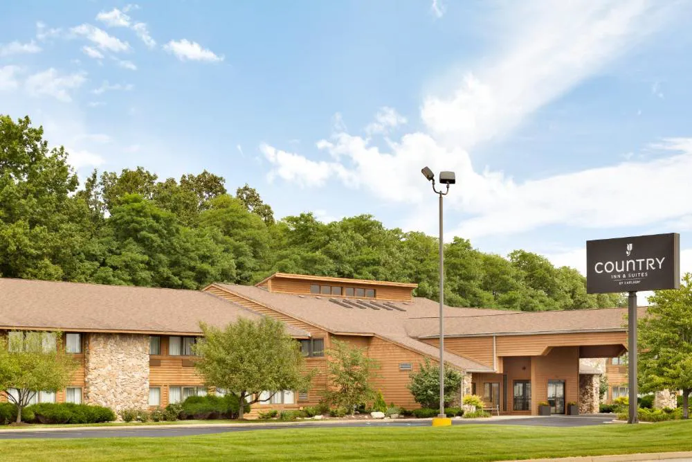 Country Inn & Suites by Radisson, Mishawaka, IN hotel hero