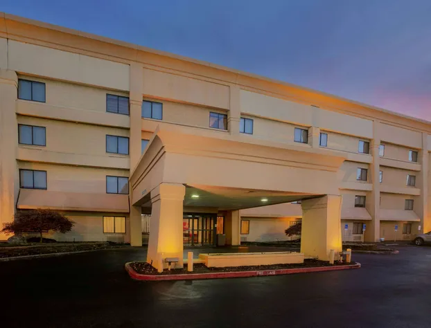 La Quinta Inn & Suites by Wyndham Springdale hotel detail image 1