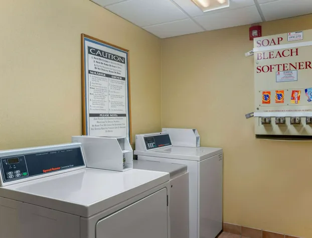 La Quinta Inn & Suites by Wyndham Springdale hotel detail image 4