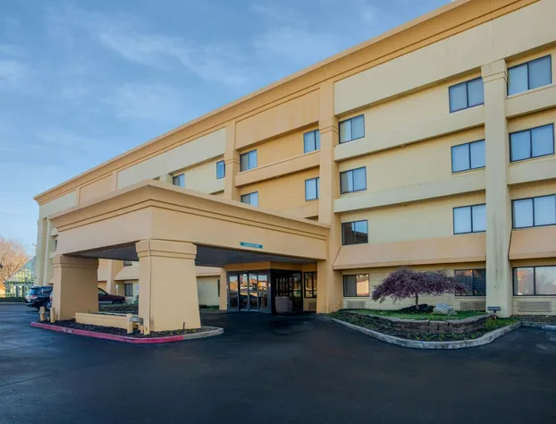 La Quinta Inn & Suites by Wyndham Springdale hotel detail image 1
