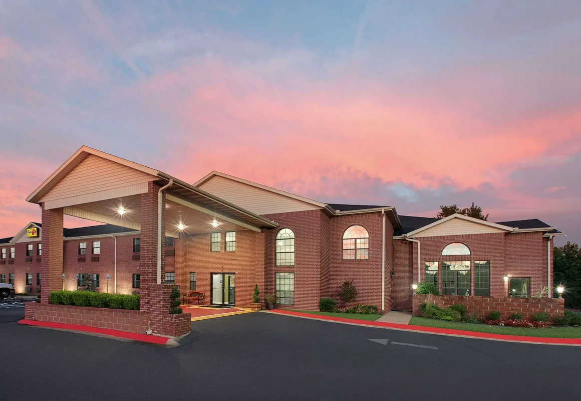 Super 8 by Wyndham Lowell/Bentonville/Rogers Area hotel hero