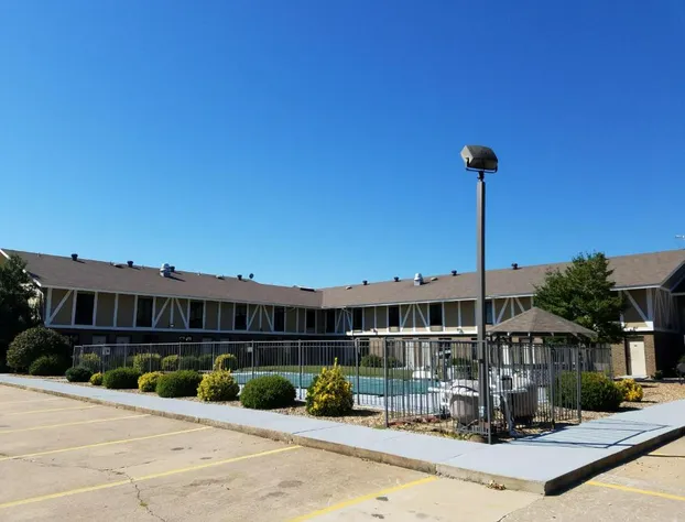 Super 8 by Wyndham Bentonville hotel detail image 4