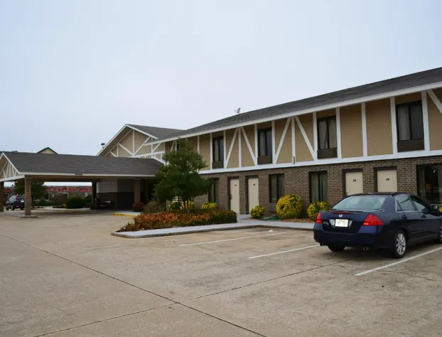 Super 8 by Wyndham Bentonville hotel detail image 1