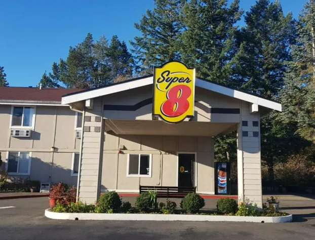 Super 8 by Wyndham Shelton hotel detail image 1