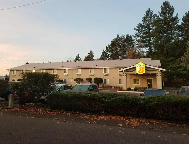 Super 8 by Wyndham Shelton hotel detail image 4