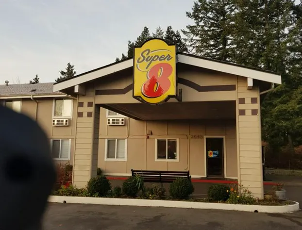 Super 8 by Wyndham Shelton hotel detail image 4