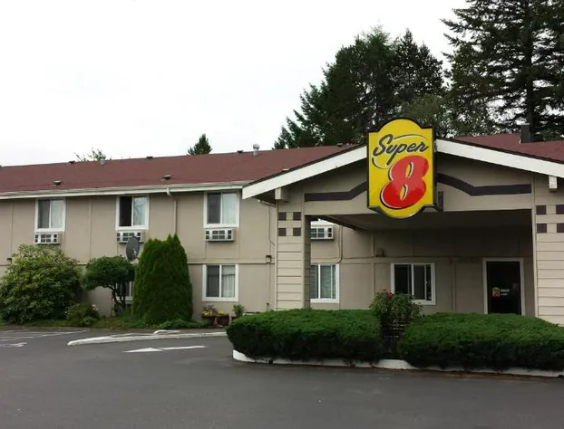 Super 8 by Wyndham Shelton hotel detail image 2