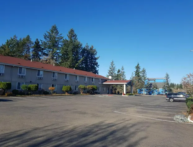 Super 8 by Wyndham Shelton hotel detail image 4