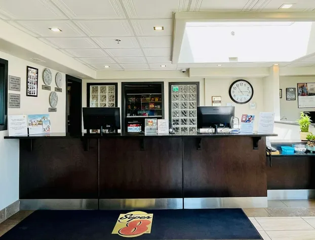 Super 8 by Wyndham Grande Prairie hotel detail image 4