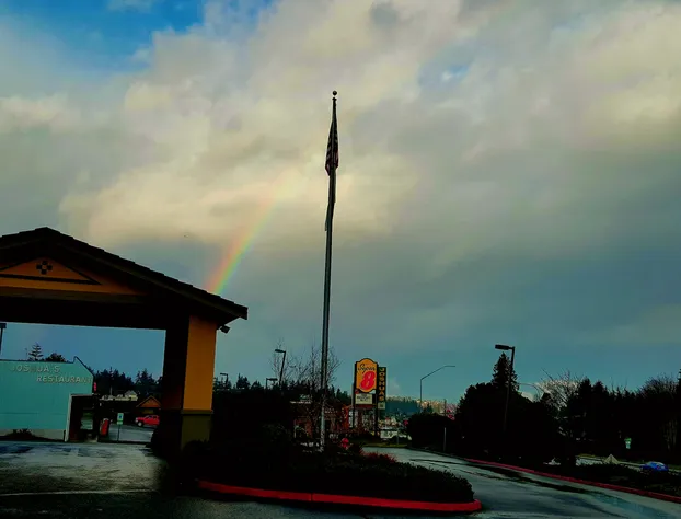 Super 8 by Wyndham Port Angeles at Olympic National Park hotel detail image 4