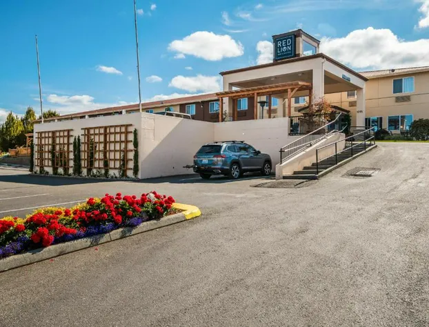 Red Lion Inn & Suites Sequim hotel detail image 2