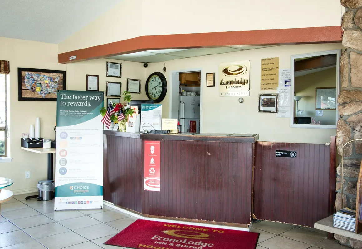 Econo Lodge Inn & Suites Hoquiam hotel hero