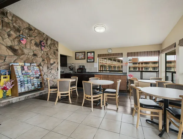 Econo Lodge Inn & Suites Hoquiam hotel detail image 1