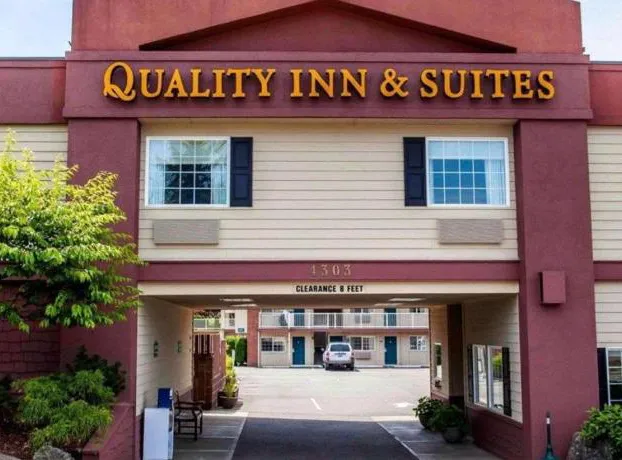 Quality Inn & Suites Bremerton near Naval Shipyard hotel detail image 1