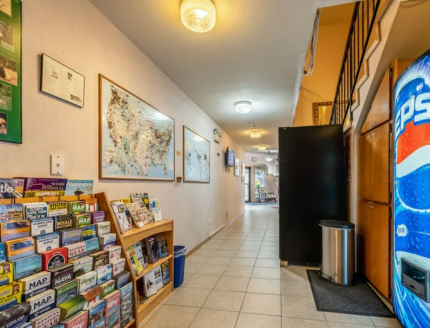 Econo Lodge Washington Harbor hotel detail image 2