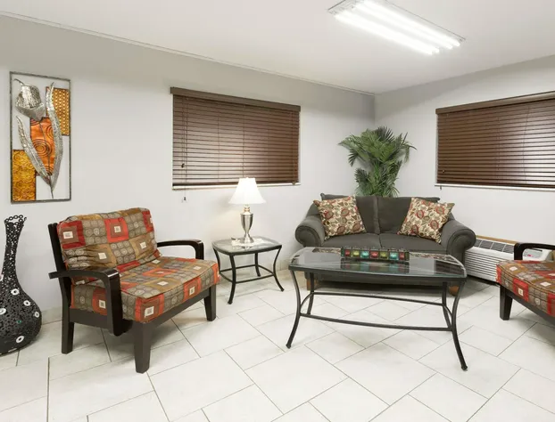 Super 8 by Wyndham Osceola IA hotel detail image 2