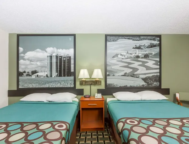 Super 8 by Wyndham Osceola IA hotel detail image 4