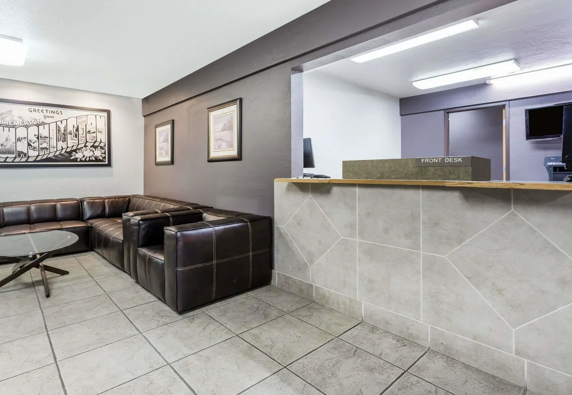 Super 8 by Wyndham Bremerton hotel hero