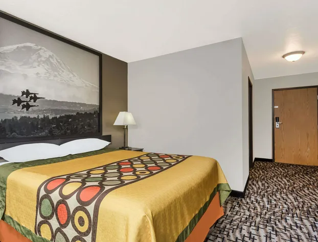 Super 8 by Wyndham Bremerton hotel detail image 3